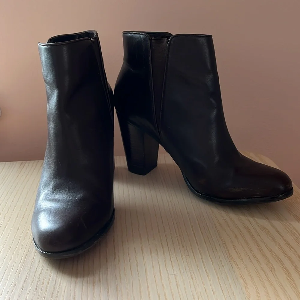 ANN TAYLOR Chestnut Brown Leather Ankle Boots Size 7
